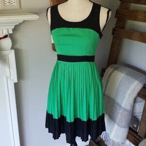 Modcloth Monteau Colorblock Kelly Green & Black Sleeveless Knife Pleated Dress M